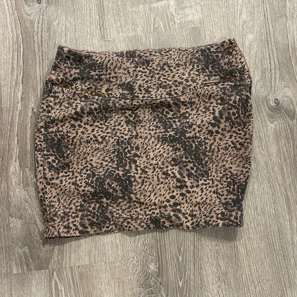 Guess Los Angeles Mini Skirt Cheetah Print size 28